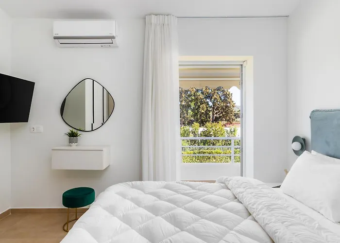 Waves & Agistri By Nest *