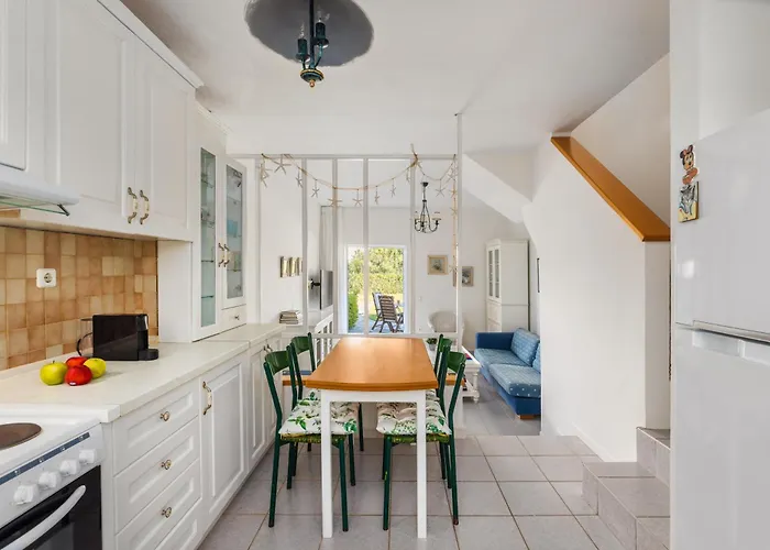 Waves & Agistri By Nest